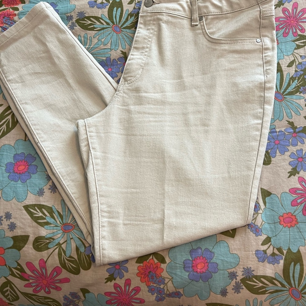 d. jeans Women's size 16  Beige stretch Skinny Jeans with pockets tuck in‎ boots